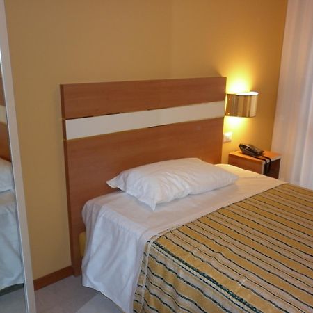 Hotel Gf Cesano Boscone Bagian luar foto