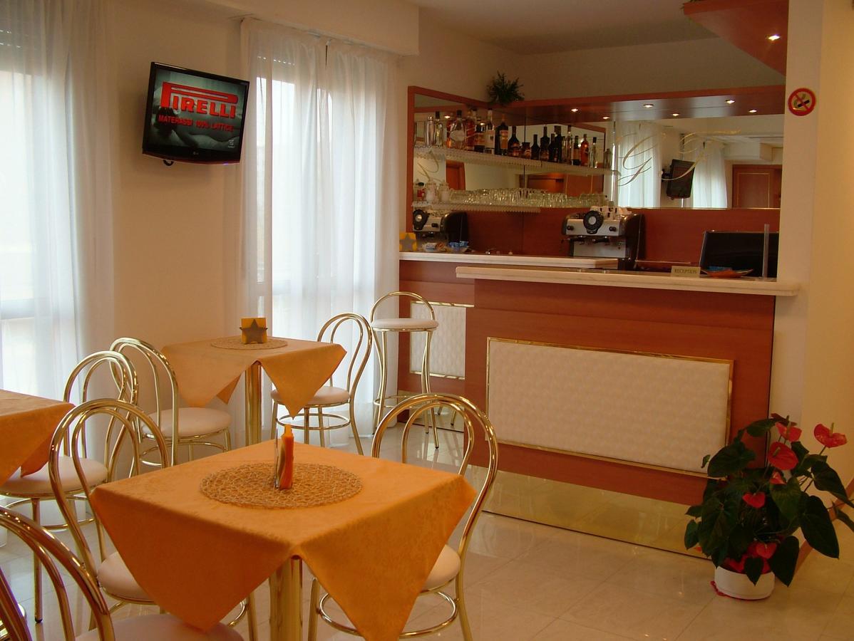 Hotel Gf Cesano Boscone Bagian luar foto