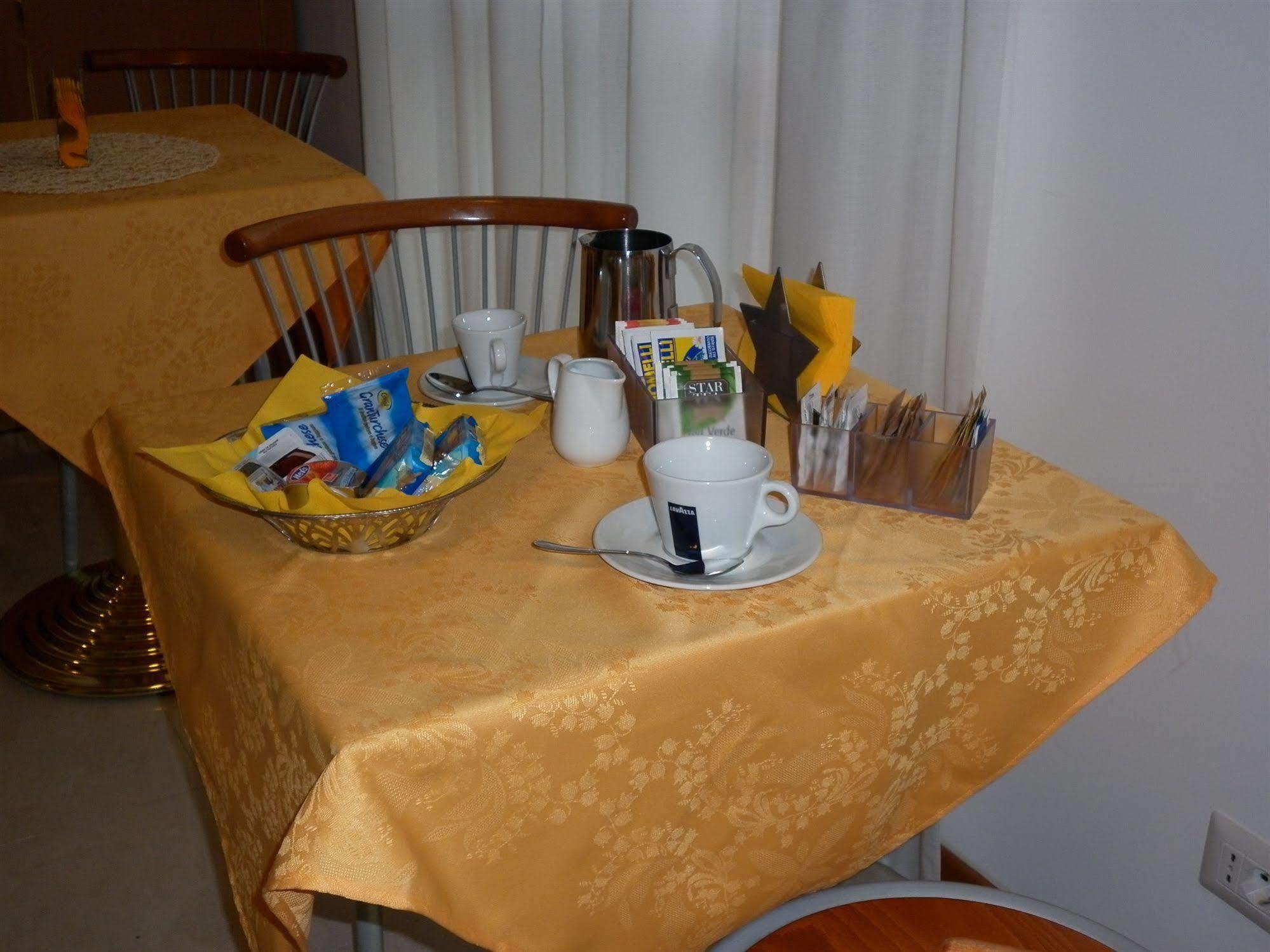 Hotel Gf Cesano Boscone Bagian luar foto