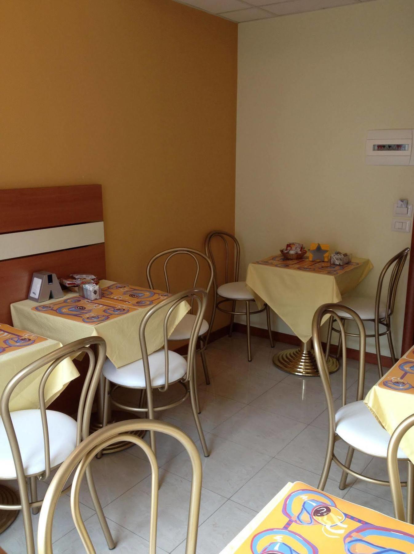 Hotel Gf Cesano Boscone Bagian luar foto